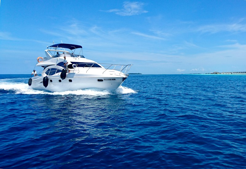 Yacht service yard and dry storage